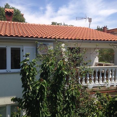 Apartment And Studio Jelusic Pinezići Exterior foto