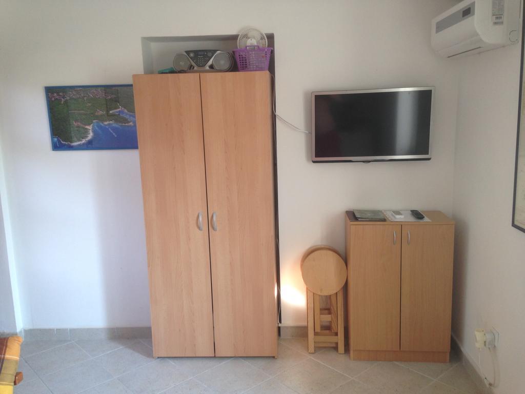 Apartment And Studio Jelusic Pinezići Habitación foto