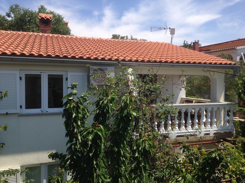 Apartment And Studio Jelusic Pinezići Exterior foto
